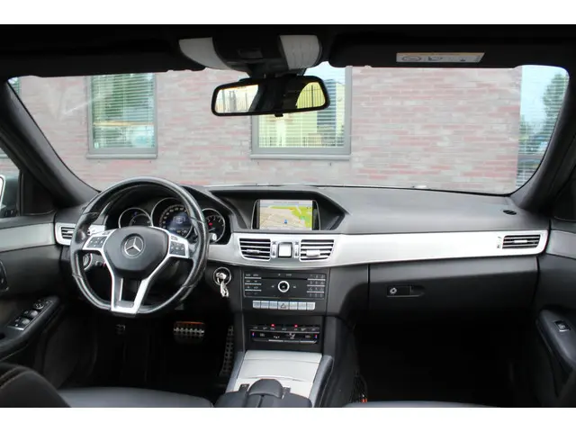 Mercedes-Benz E-Klasse 200 Edition AMG 2015 Benzine 20