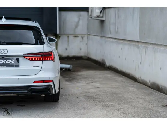 Audi A6 Avant 45 TFSI | 2019 Quattro | S-line 2019 Benzine 18
