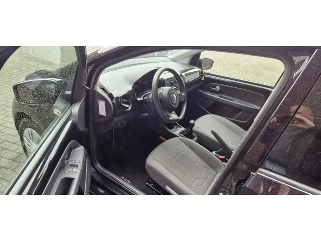 Volkswagen up! 1.0 move up! BlueM. 2015 Benzine 10