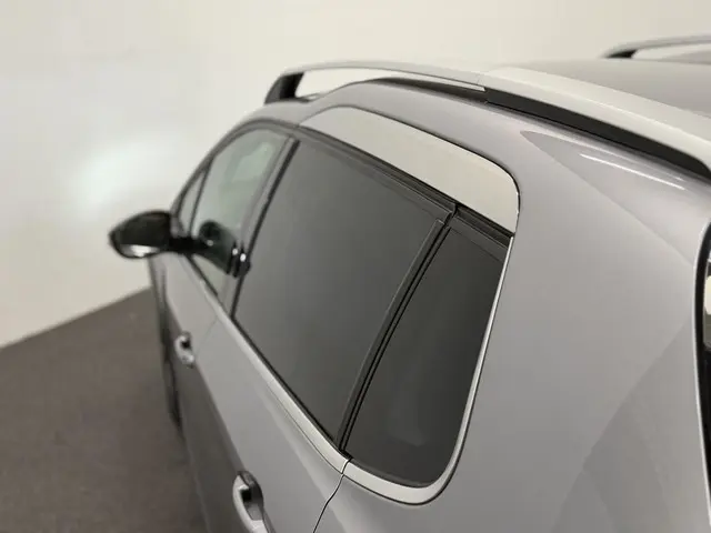 Peugeot 2008 1.2 PureTech Allure 2019 Benzine 36