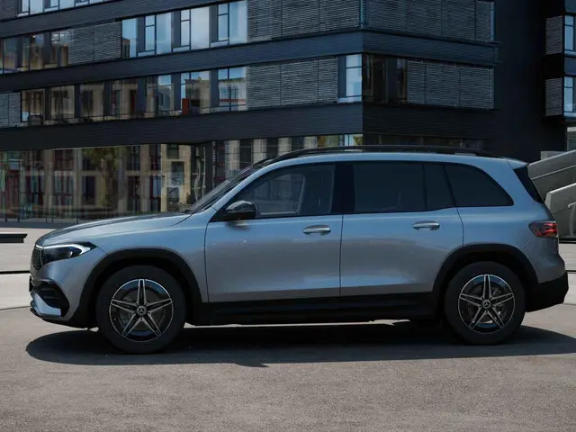 Mercedes-Benz EQB 250+ AMG Line 71 kWh 2026 Elektrisch 34