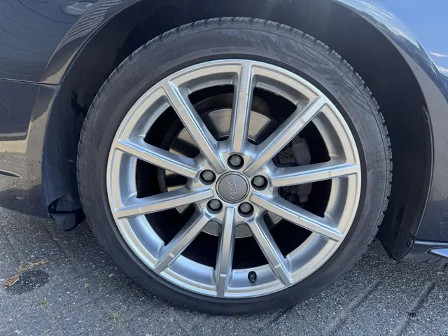 Audi A4 Limousine 1.8 TFSI S Edition 2015 Benzine 9