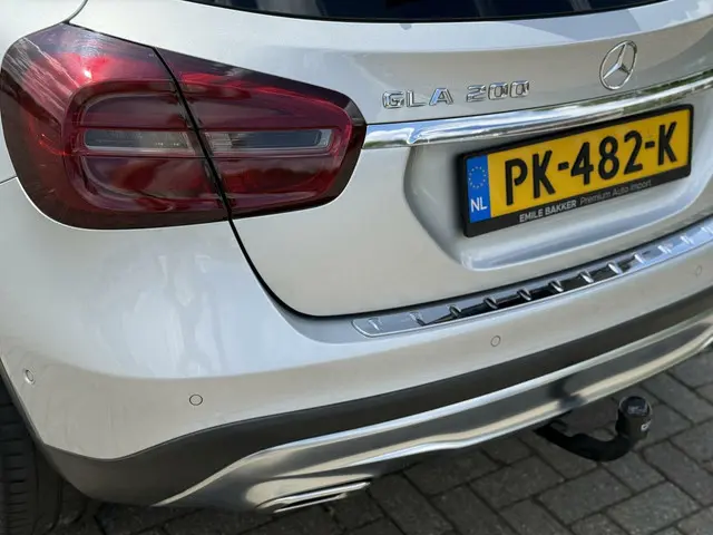 Mercedes-Benz GLA 200 Prestige 2016 Benzine 34