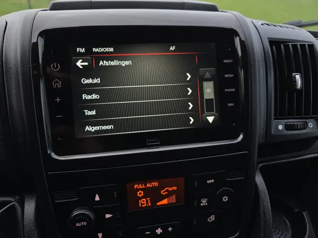 Peugeot Boxer 2.2 BlueHDi L2 H2 3.5T 2023 Diesel 32