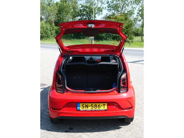 Volkswagen up! 1.0 BMT high up! 2018 Benzine 9