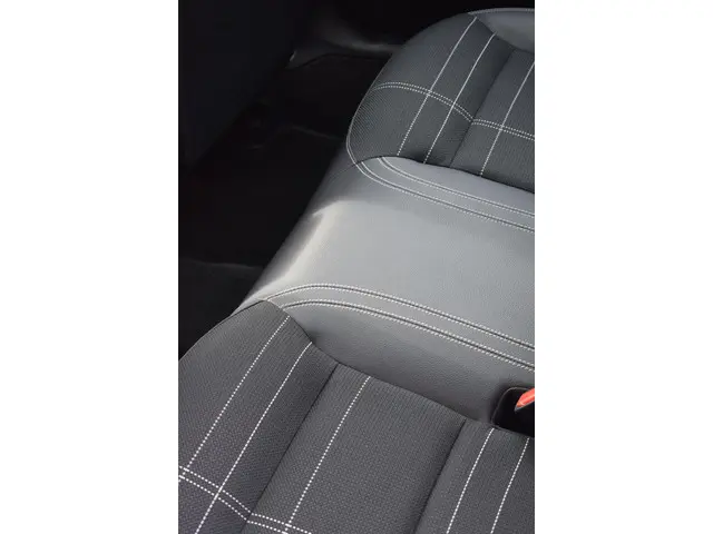 Mercedes-Benz GLA 180 Prestige 2015 Benzine 48