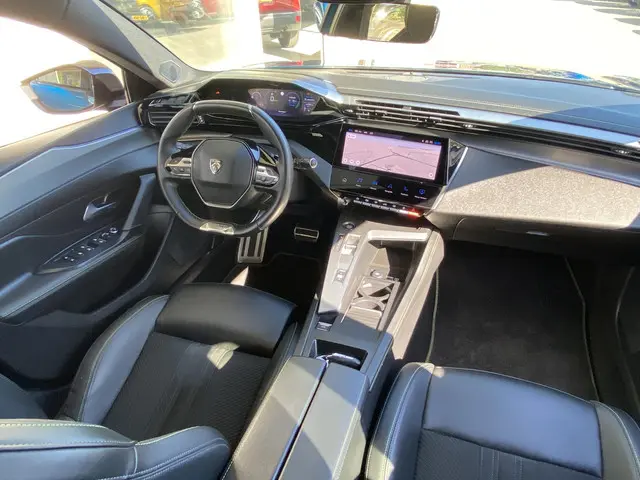 Peugeot 408 1.6 Hybrid GT 2023 Hybride Benzine 7