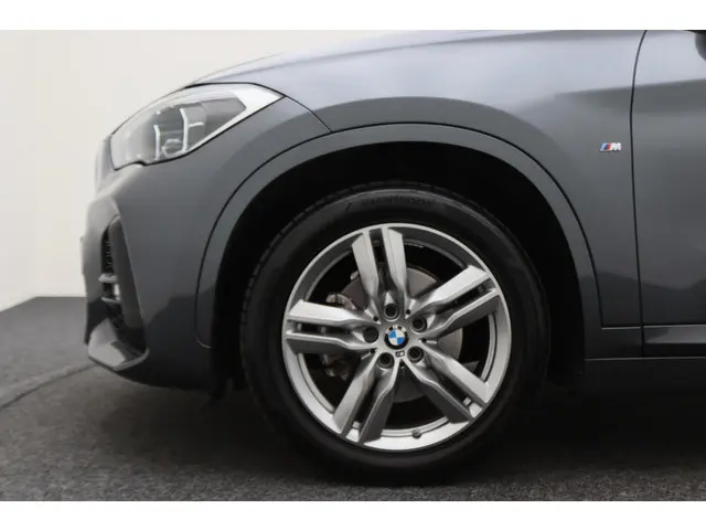 BMW X1 sDrive18i High Executive 2021 Benzine 24