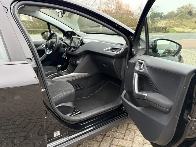 Peugeot 2008 1.2 PureTech Blue Lion 2018 Benzine 17