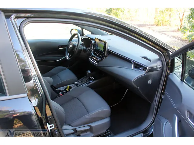 Toyota Corolla 1.8 Hybrid Business 2020 Hybride Benzine 15