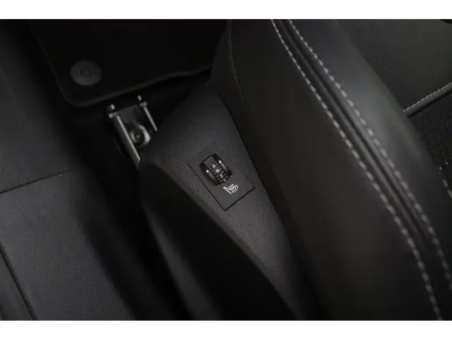 Peugeot 2008 1.2 PureTech Allure 2019 Benzine 19