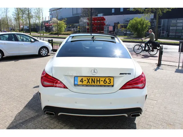 Mercedes-Benz CLA 180 OrangeArt Ed. 2014 Benzine 7