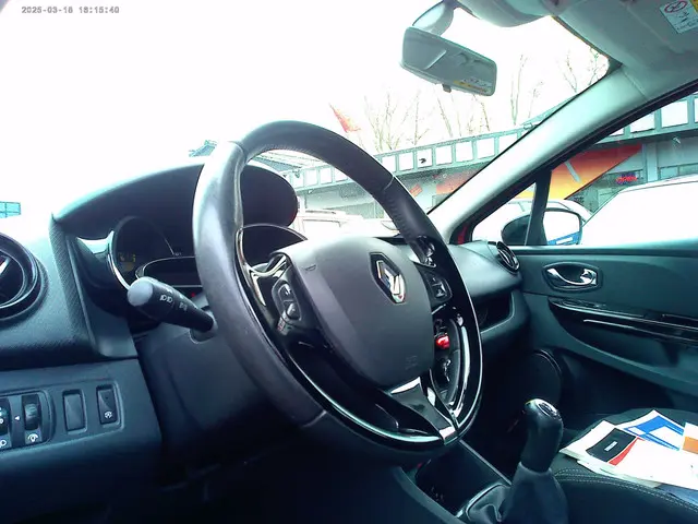 Renault Clio 0.9 TCe Expression (NAVI +Airco ) 2013 Benzine 12