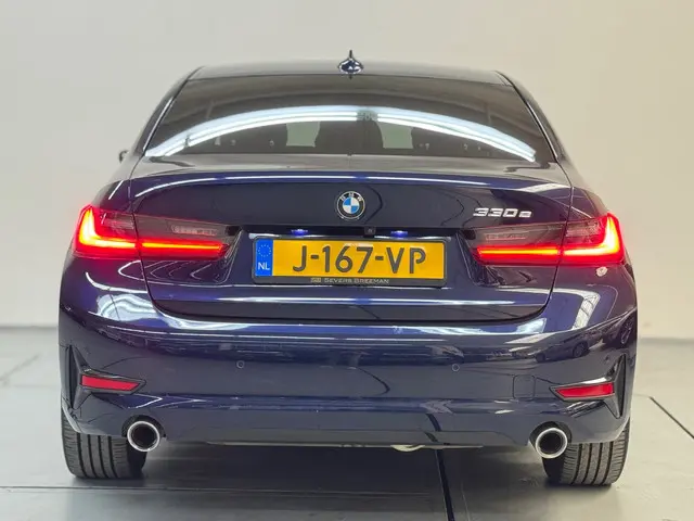 BMW 3 Serie 330e eDrive Edition 2020 Hybride Benzine 6