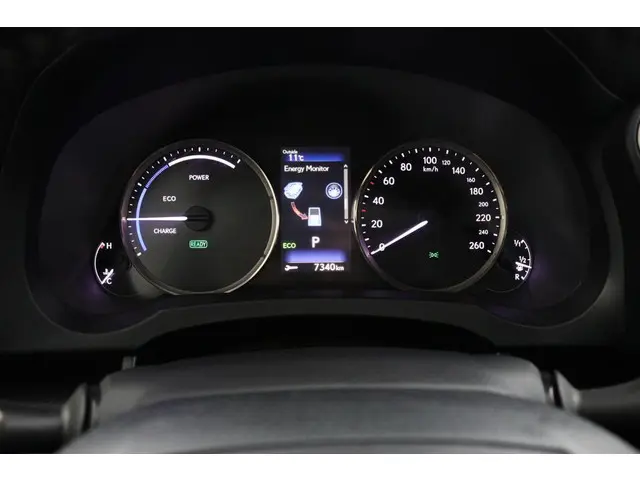 Lexus IS 300h Hybrid Business Line 2018 Hybride Benzine 6