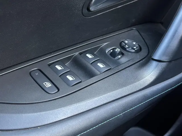 Peugeot 2008 1.2 PureTech 130pk Allure 2021 Benzine 26