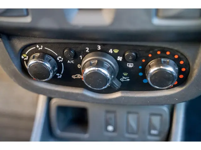 Dacia Duster 1.2 TCe 4x2 Lauréate 2015 Benzine 30