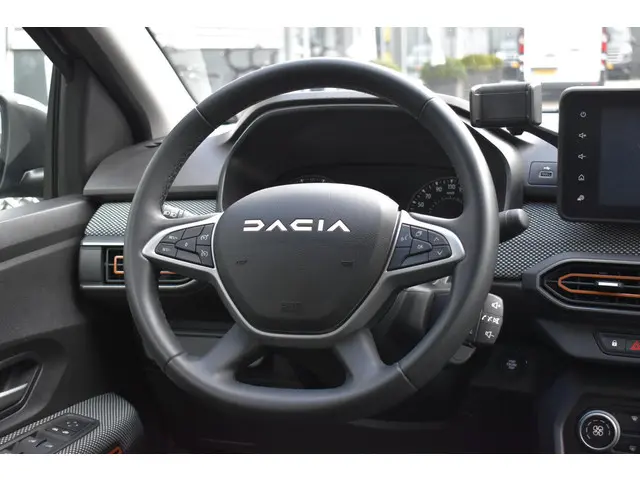Dacia Sandero Stepway TCe 90 Comfort 2023 Benzine 16