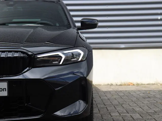 BMW 3 Serie Touring 330e 2025 Hybride Benzine 38
