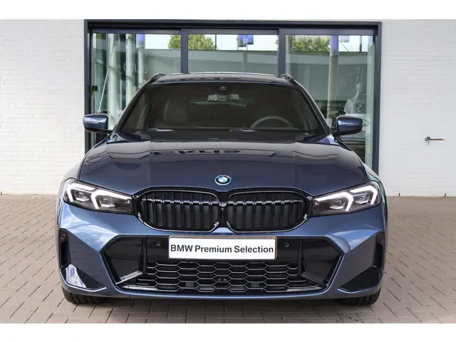 BMW 3 Serie Touring 330e xDrive 2025 Hybride Benzine 3