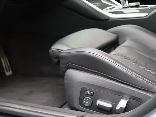 BMW M3 3 Serie Sedan xDrive Competition 2022 Benzine 12