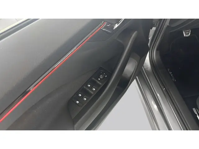 Škoda Kamiq 1.0 TSI Sport Business 2023 Benzine 16