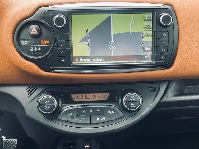 Toyota Yaris 1.0 VVT-i Style 2015 Benzine 10