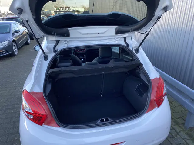Peugeot 208 1.6 THP GTi 2013 Benzine 14