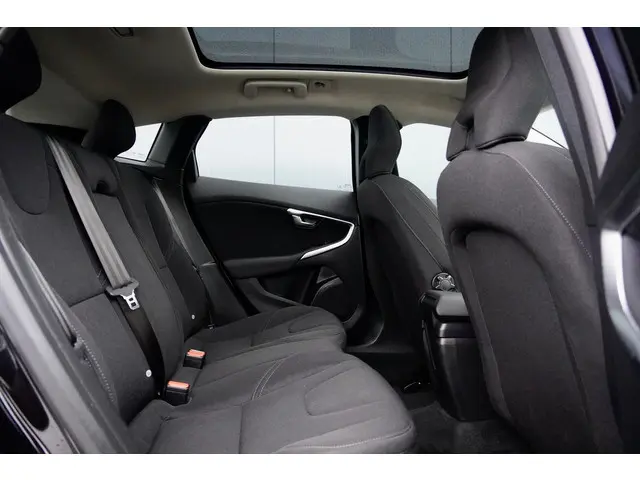 Volvo V40 2.0 T3 153 pk NORDIC BUSINESS 2018 Benzine 39