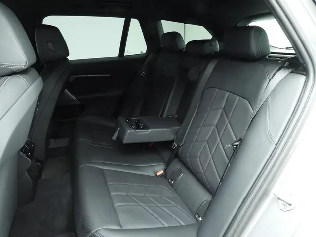 BMW 5 Serie Touring 530e 2024 Hybride Benzine 8