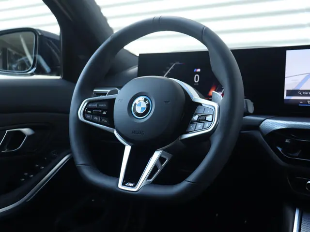 BMW 3 Serie Touring 330e 2025 Hybride Benzine 35