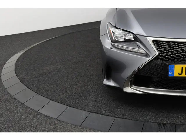 Lexus RC 300h F Sport Line 2016 Hybride Benzine 36