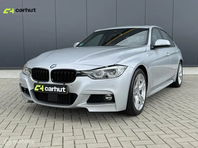 BMW 3 Serie 330i M Sport 2016 Benzine