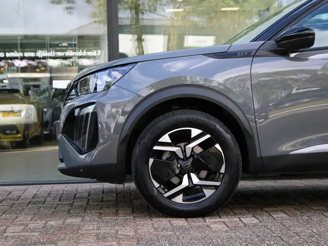 Peugeot 2008 1.2 PureTech 130 GT 2024 Benzine 12