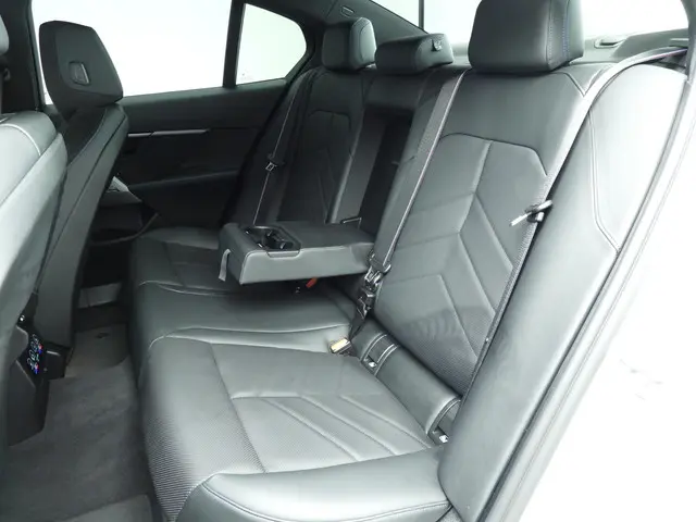 BMW i5 xDrive40 2024 Elektrisch 8