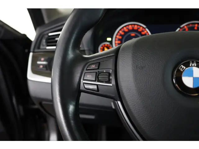 BMW 5 Serie Touring 520i Luxury Edition 2016 Benzine 19