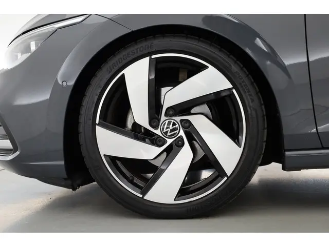 Volkswagen Golf 1.5 eTSI Style DSG 2020 Benzine 43