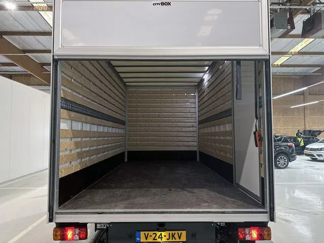 Mercedes-Benz Sprinter 315 1.9 CDI 2024 Diesel 9