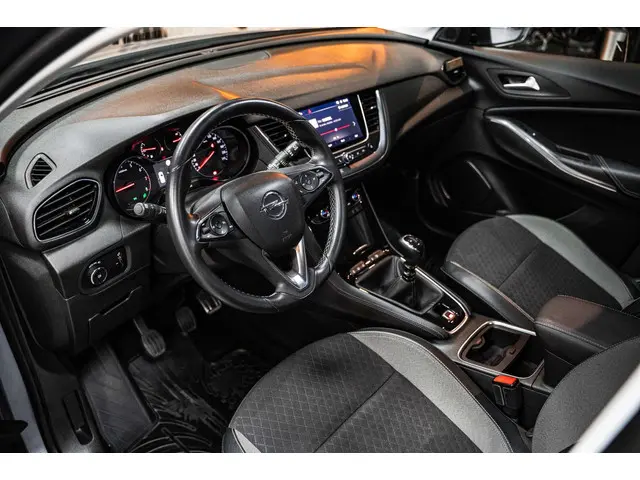 Opel Grandland X 1.2 Turbo Innovation 2017 Benzine 19