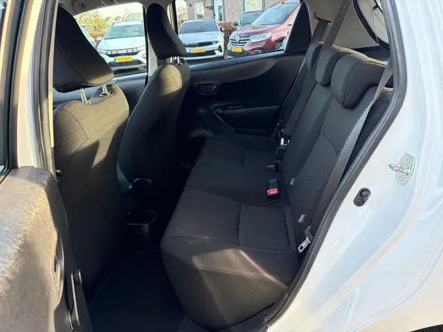 Toyota Yaris 1.3 VVT-i Now 2014 Benzine 25