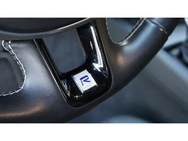 Volvo V60 2.0 T5 250pk R-Design 2019 Benzine 44