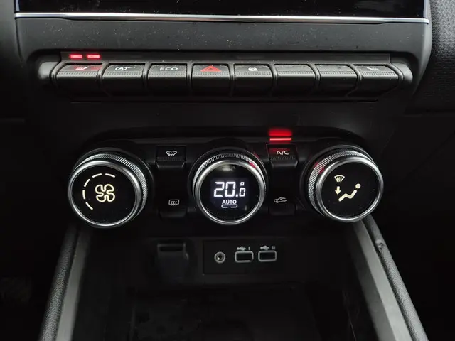 Mitsubishi Colt 1.0T MT First Edition 2024 Benzine 13