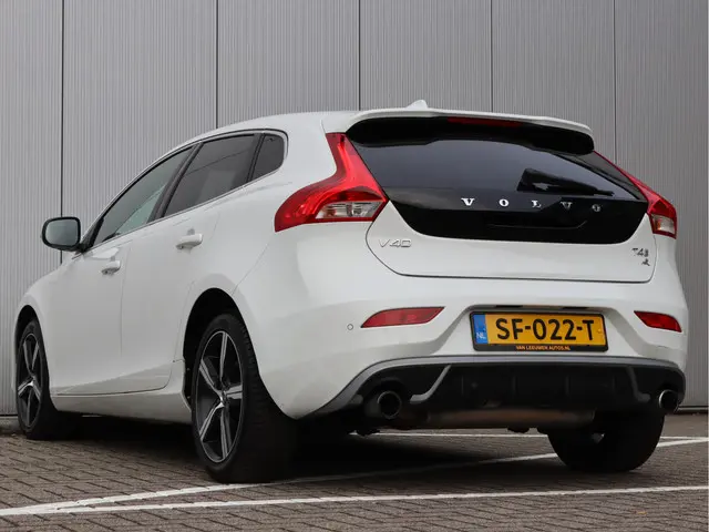 Volvo V40 2.0 T4 R-design 2018 Benzine 20