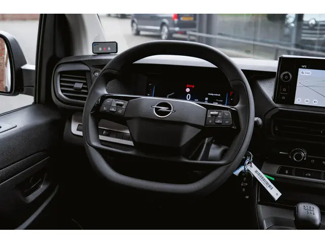 Opel Vivaro 1.5 Diesel 120pk L3H1 2024 Diesel 9