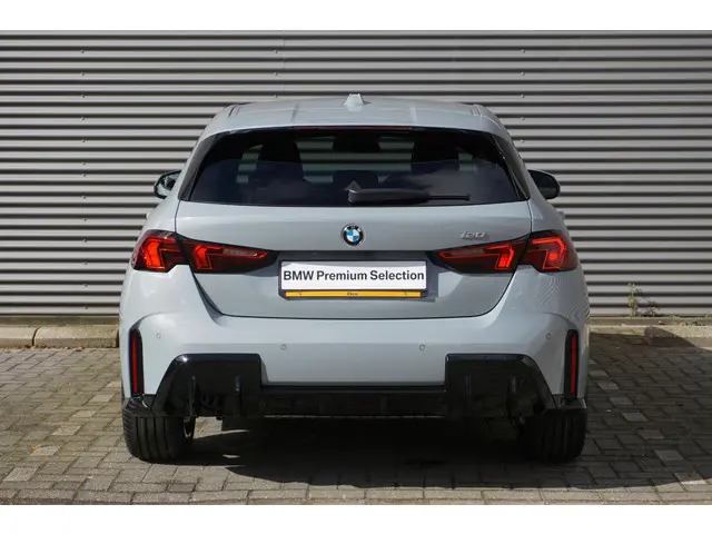 BMW 1 Serie 5-deurs 120 2025 Benzine 12