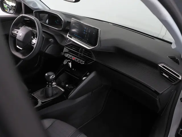 Peugeot 208 1.2 PureTech Allure Pack 2023 Benzine 18