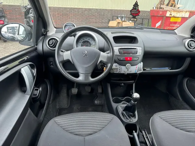 Peugeot 107 1.0 Sportium 2012 Benzine 4