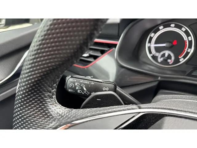 Škoda Kamiq 1.0 TSI Sport Business 2023 Benzine 21