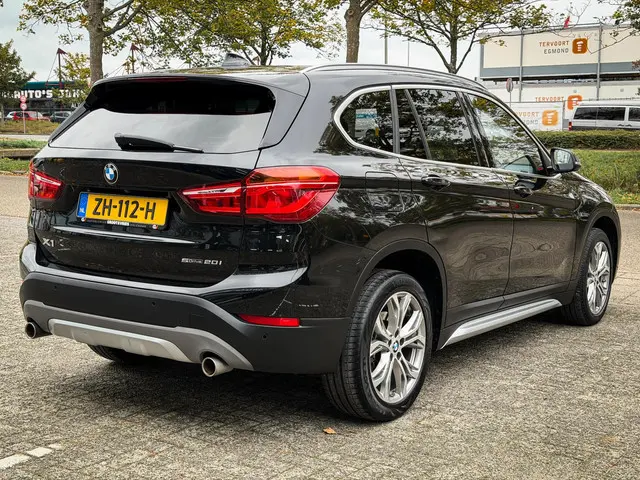 BMW X1 sDrive20i Orange Edition III 2019 Benzine 7