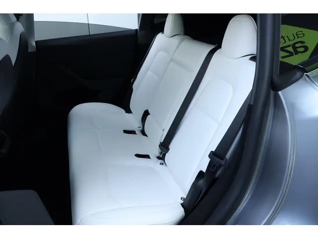 Tesla Model Y Long Range AWD 75 kWh 2023 Elektrisch 14